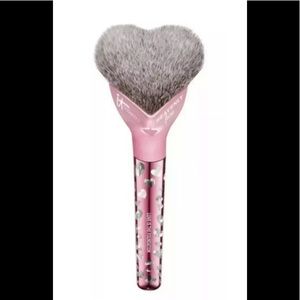 2019 IT Cosmetics Love is the Foundation Brush